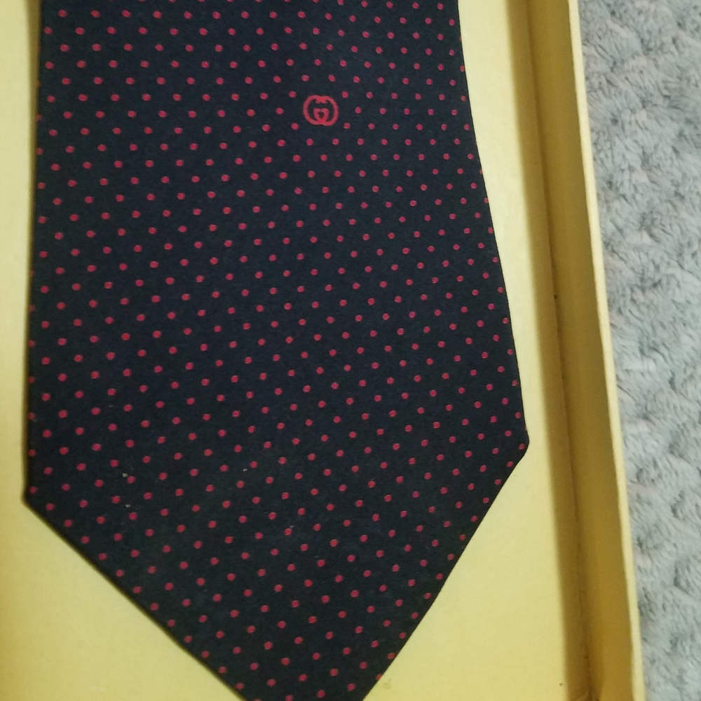 Gucci Tie 100% silk and gorgeous vintage tie